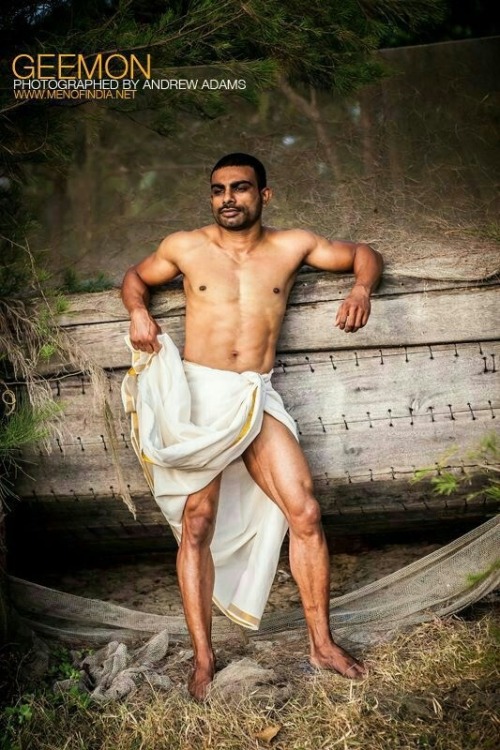 lundraja:  okgetstarted:  Sexy lungi guy adult photos