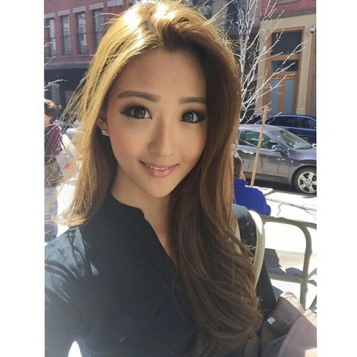 its sunny out :)www.onlinedatingtrust.org/asian  id 5384799339