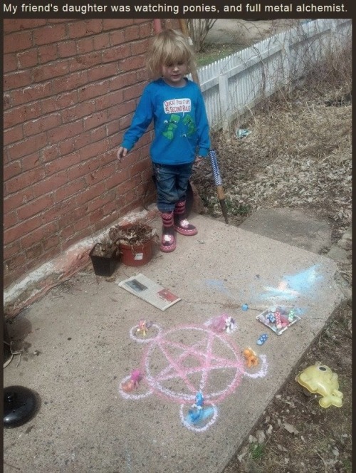 welele:  Que mona la niña jugando con los ponys