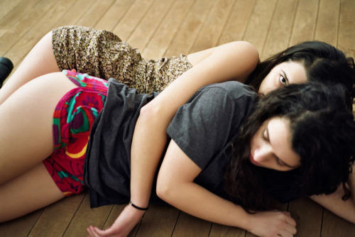 c-headsmag:C-Heads Exclusive: Sarra and Raya in Angel Park by Andi Singer #2