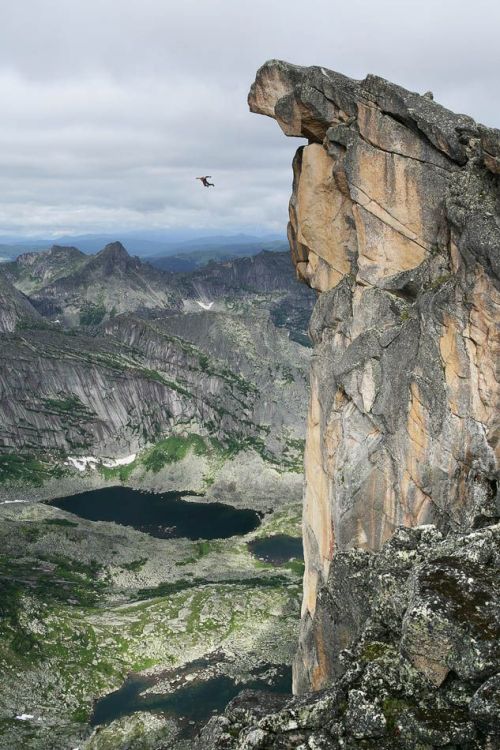 pleoros:  Base Jumping Cliff