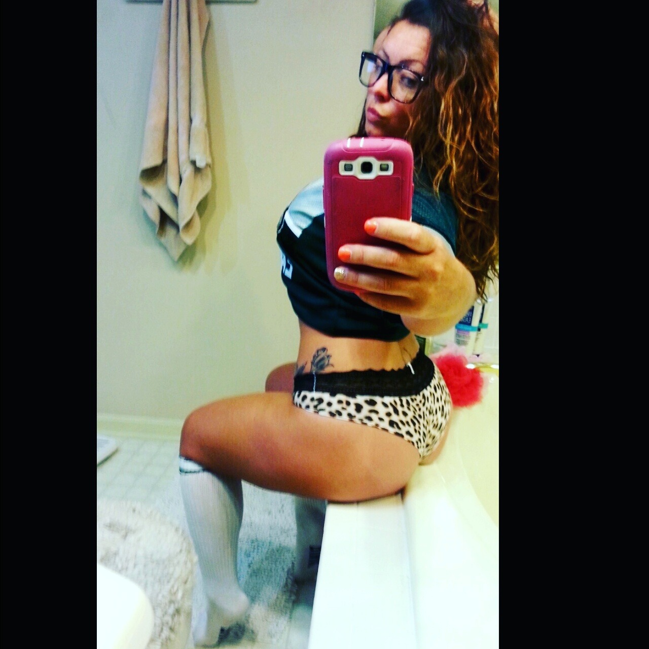 nikiisme1:  Booty on point…..