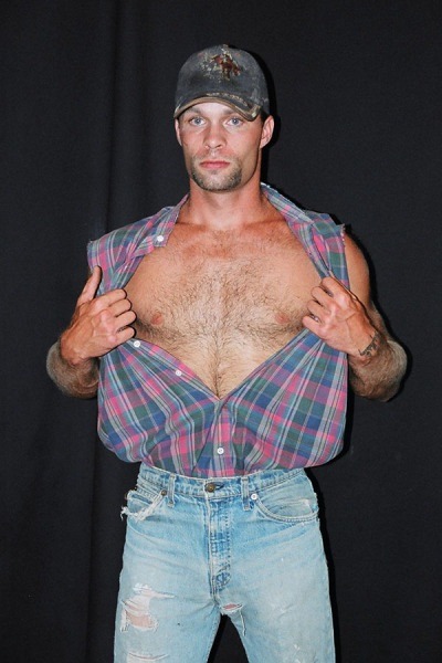 phd-bullrider:   Makin’ me hard!