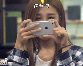 hyeriim:  eunji trying to take a picture of the fans  Jajajajajaja hermosa!! Como no amarla? 