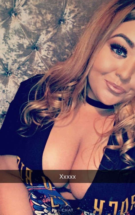 Some more busty snaps!!