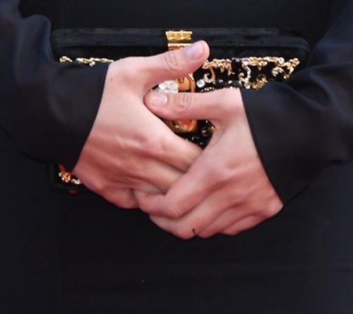 kara-bi-danvers: A compilation of Katie’s hands from today