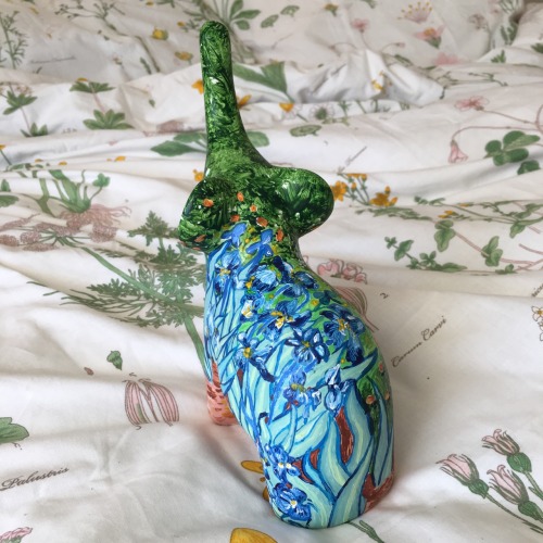 peachygoghh:Ya’ll have seen my monet elephant but this is my van gogh irises one! I paint these for my business called Take Root and Sprout (website link in my bio, but check out my instagram too!)