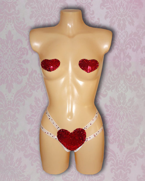 inlovewithburlesquelingerie:  Fetish Noir