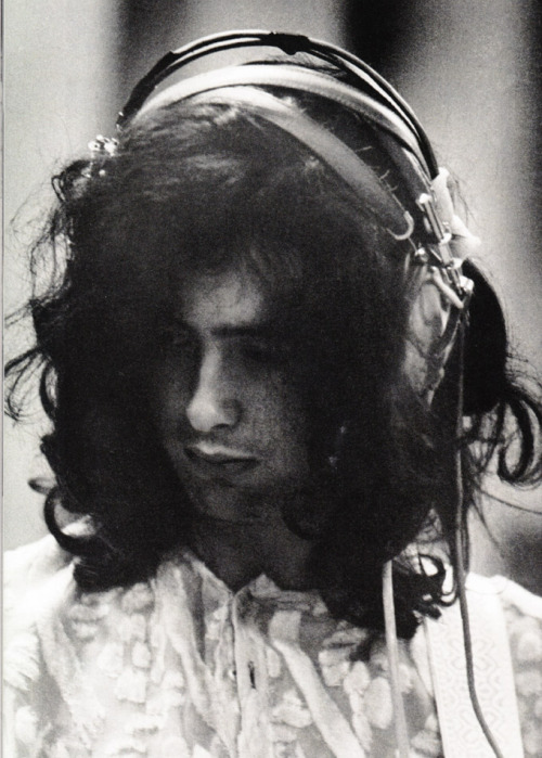 givemepage:  Jimmy Page, overdubs to “Whole lotta love, A&M Studios, Los Angeles, May 1969. 