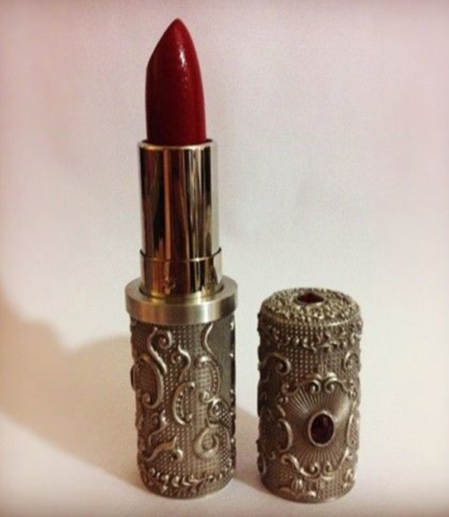 themacabrenbold:Vintage red #lipstick in original art deco designed tube