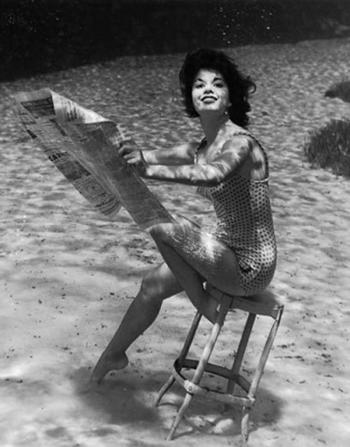 ianbrooks:   Vintage Underwater Pinups photos by Bruce Mozert To promote Silver Springs, Florida’s crystal clear waters, Bruce Mozert took a series of creative underwater photos in 1938, depicting scenes of leisure one can partake in with no oxygen