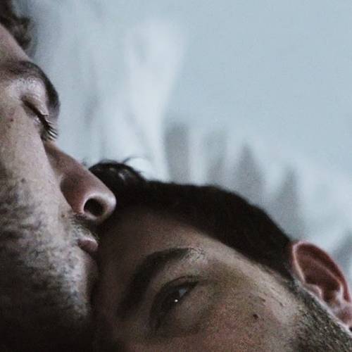 #cuddle #cuddles #gaylove #lovegay #amoregay #amoregaio #bacio #baci #coccole www.instagram.