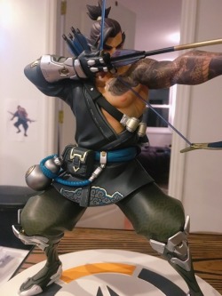 dilfosaur:  anyway here’s my obligatory four pics out of the ten thousand i took of my hanzo statue