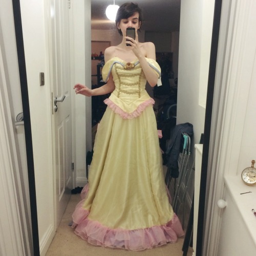 missellacronin: Well, I feel like a princess. Try and guess the character!