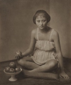 x-heesy:Yasuzō Nojima (1889-1964) is a Japanese photographer, especially well-known for his non-idealized nudity of “ordinary” Japanese women, made in both pictorial and modernist styles.Credits above 