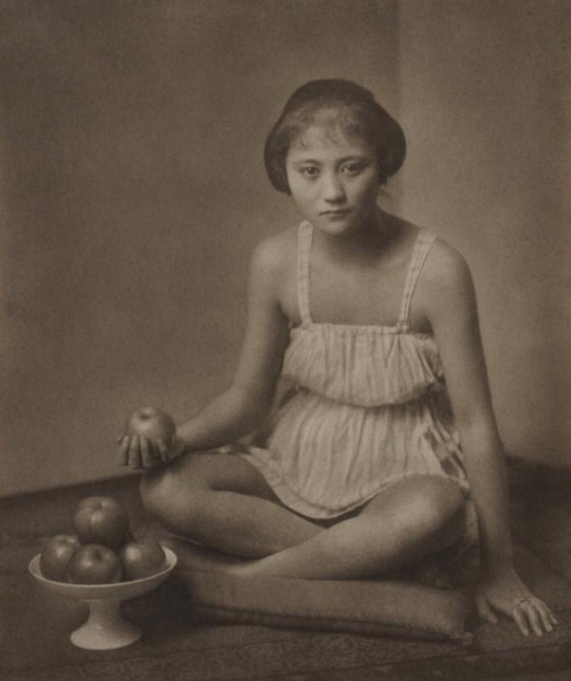 x-heesy:Yasuzō Nojima (1889-1964) is a Japanese photographer, especially well-known