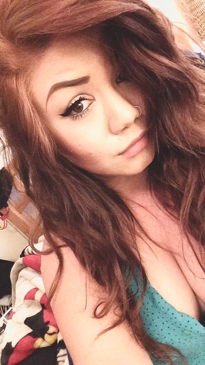 solarflamehomicide:  terrible quality selfies but my hair looks A+