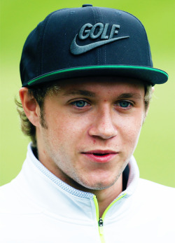 His eyes and cap match