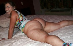 bigwhootypawgs2:  bigbootymagazine:  bigbootymagazine: Who’s she..is anyone who knows this thick girl’s name?😞😞   Yes, what is her name! ?