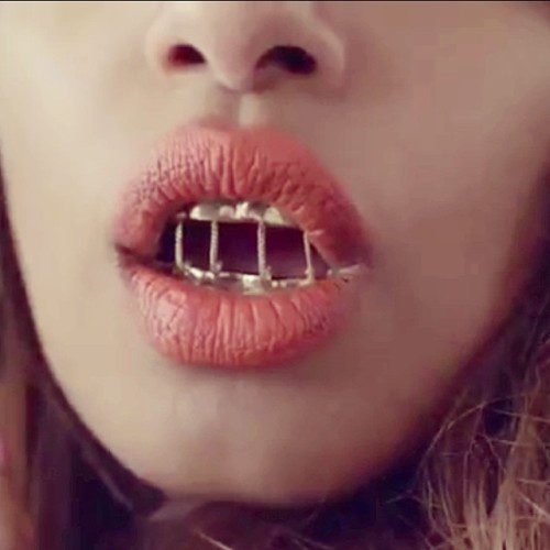 dollycohenparis:  @miamatangi  #Goldteeth #Grillz #DBT