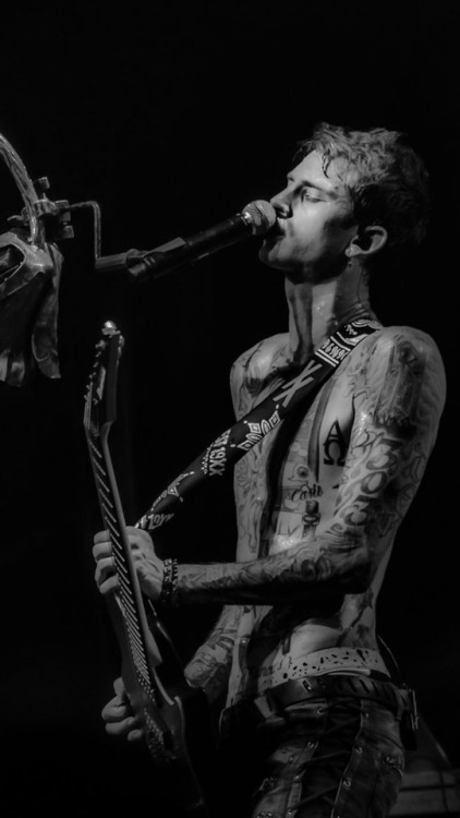 mohawkells: Machine Gun Kelly, Alpha Omega Tour (2016)