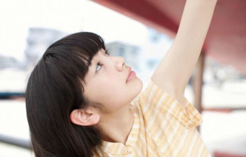 bisyoujyoo:  やっぱりこのアカウントのファーストポストは小松菜奈で。このアカウントを終えるときも締めは小松菜奈がいい。みなさんどうぞよろしくお願いします🐰