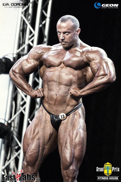 muscleaddictza:  http://shabunya.tumblr.com/