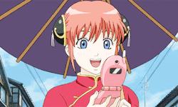 abuto-bye:  kagura’s reaction after getting her very first cellphone!! (✿ノ◕‿◕)ノ 