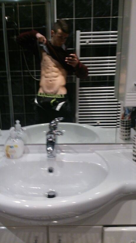 gaalads:  This is one of the hottest lads I know and trust me his body is just constantly