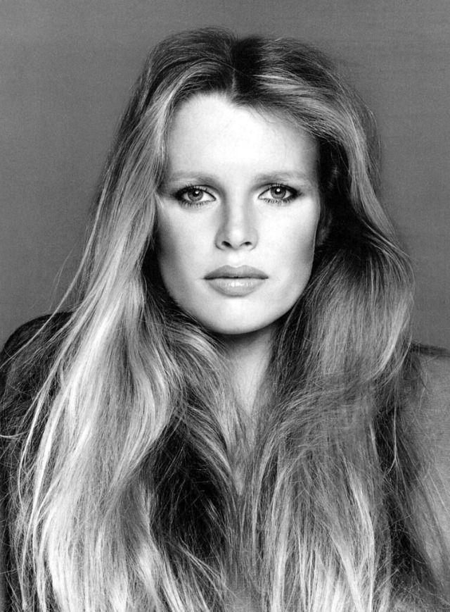 Please reblog and follow The Hottest Hollywood Celebs 
Kim Basinger