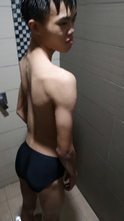 louieisback:Skinny speedo boy masturbating in toilet. #Malaysia #chinese #asian #speedo
