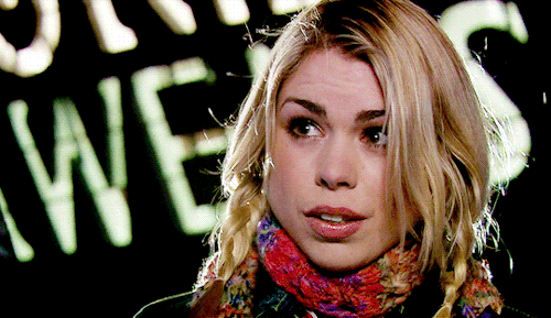 dearemma:Hello. My name is Rose Tyler…. That’s sort of a plant. We might be related… I’m talking to 