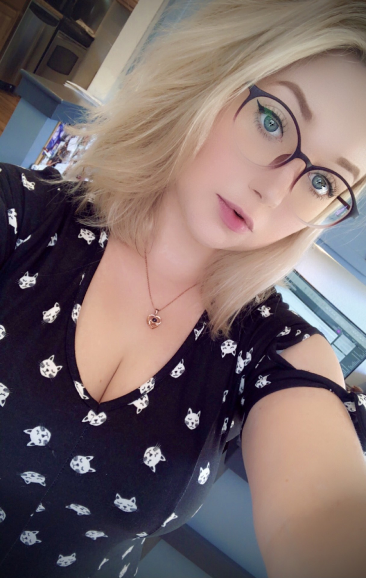 freshpronce:First time I’ve done eyeliner in a long-ass time 
