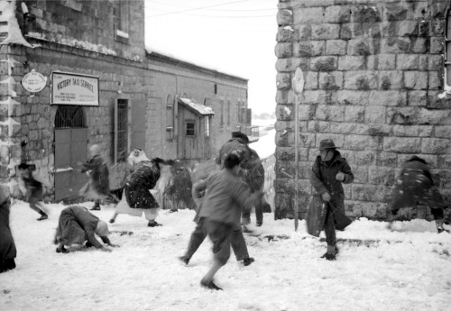 bag-of-dirt:Australian soldiers and Palestinian civilians engage in a spirited snowball battle. Begi