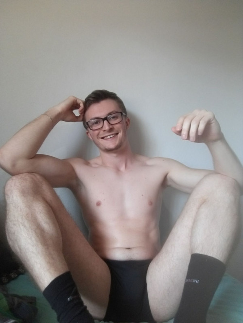 kirekindats: Thick legged Boy showing off for Daddy… kik: kirekindats