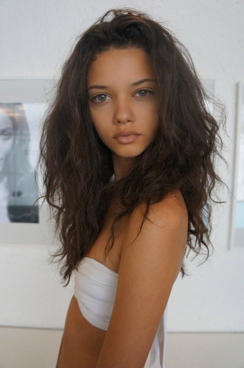 our-desirable:  Marina Nery