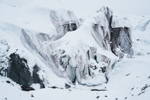 Amazing glacier formations were everywhere at the end of the valley, blocked in by Pogbeda (7,400m).