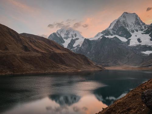 Golden hour views from my campsite in the Peruvian Andes [4000x3000] [OC] via /r/EarthPorn https://i