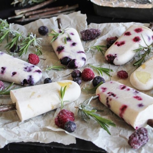 glowleanhealthy:FRUIT POPSICLES WITH COCONUT MILK by @thisrawsomeveganlifeWHAT YOU NEED:Ice cream:40