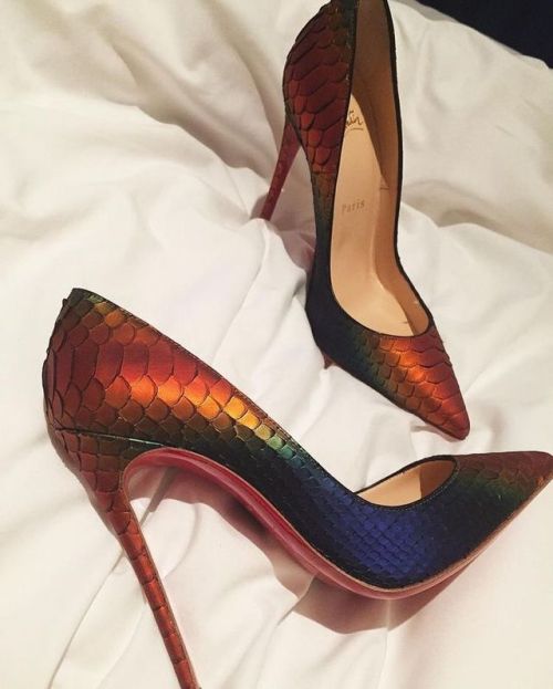 http://pumps-and-heels.tumblr.com/