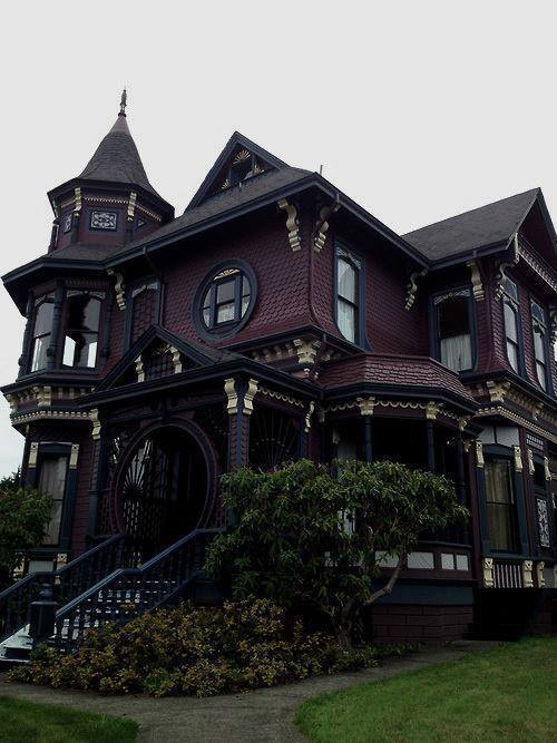 beautifullygoth:  prawn-of-satan:  This is in my town 🙌🏻😍  Dream house 