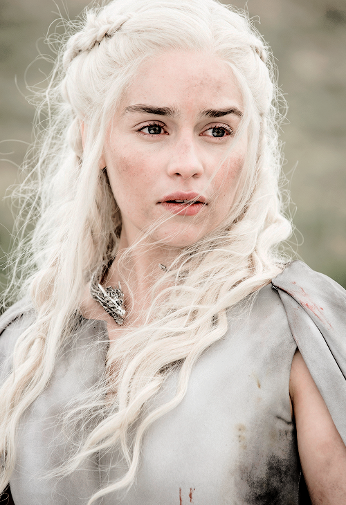 Dany’s clothes were hardly more than rags, and offered little in the way of warmth. One of her sanda