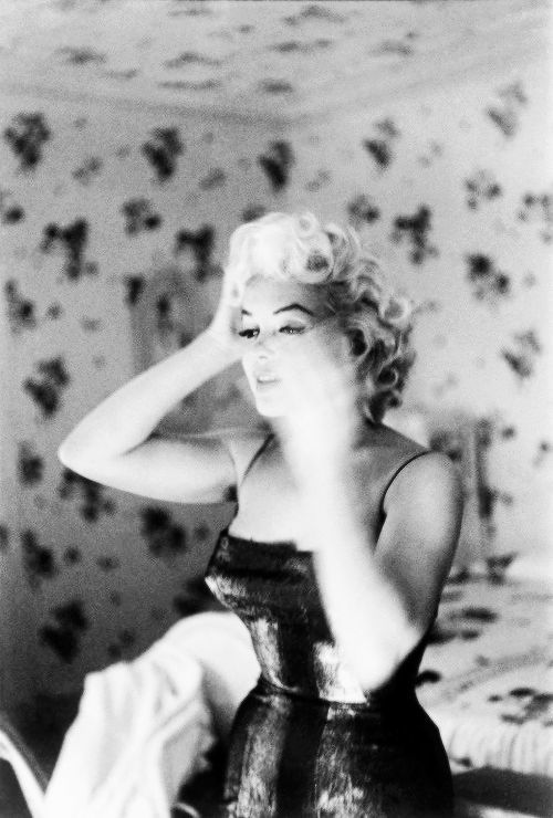honey–rider:Marilyn Monroe photographed in NYC by Ed Feingersh, 1955