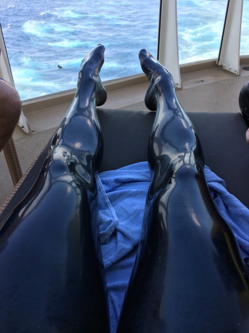 gomapup:  guyn2latex:  Skin tight legs.  porn pictures