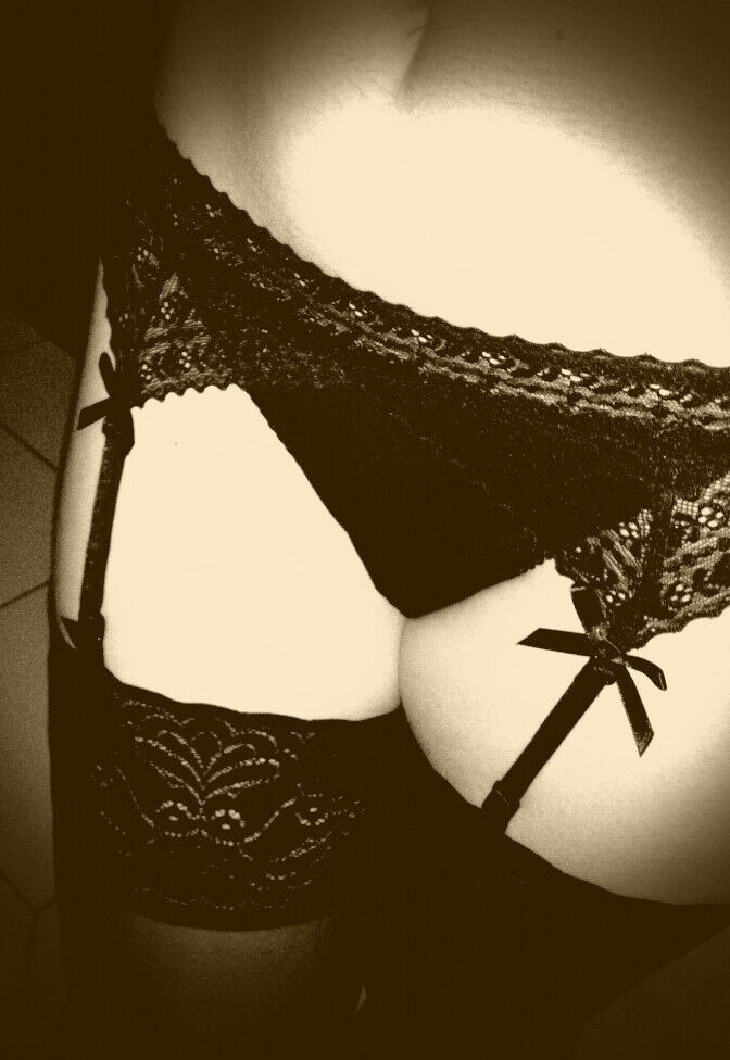 coupleofsexadventurers:  My new garter belt! =P 