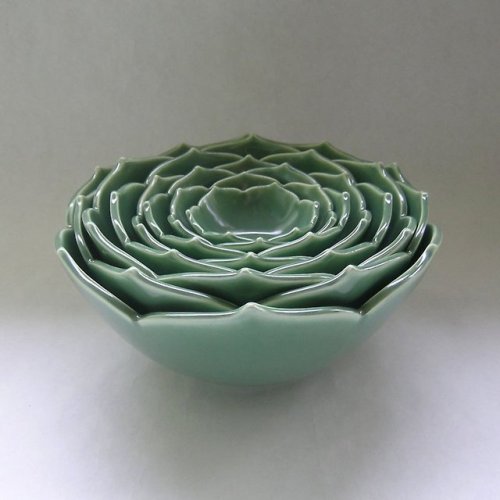 kinglouix:nothingbutreality:sixpenceee:Nesting Bowls convey the exquisiteness of a lotus flower. Lin