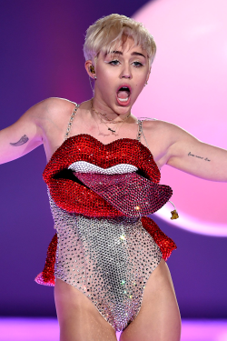 mileycyrusbabe:  lol