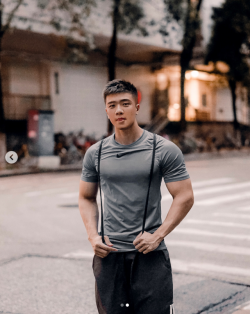 hlthemusclelover:  artoffreddieniem-blog: 【 新发现的在Instagram 亚裔男模特】    ins：wanyukin | 小哥哥 很帅！今年8月4日开始了他的ins旅程。。。 我在微博：@  森林画册     一个可爱… 亲～