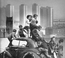 furtho:  Children playing on a burned out car, Glasgow, 1960s (via twitter.com/BrutalHouse/)