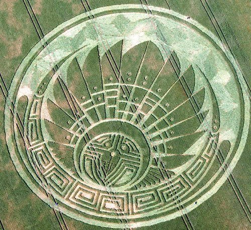lolacshepard:  Codes of the cosmos? (Image Source)  “Irrespective of origin, crop